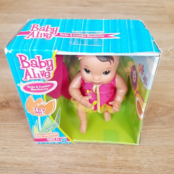 Baby Alive Kicks and Cuddles Newborn Doll - 6" Doll Bottle Does Not Retract - Picture 15 of 17